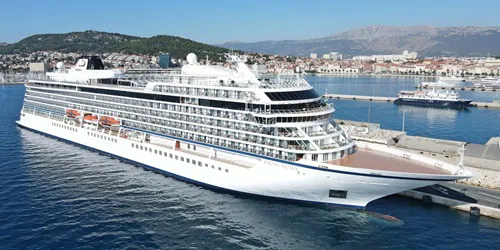 Live real-time ocean cruise ship tracking of Viking Venus from Viking