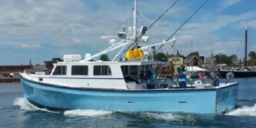 Live real-time iconic ship tracking of Hot Tuna from Wicked Tuna (TV)