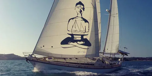 Live real-time iconic ship tracking of Delos from YouTube Channel