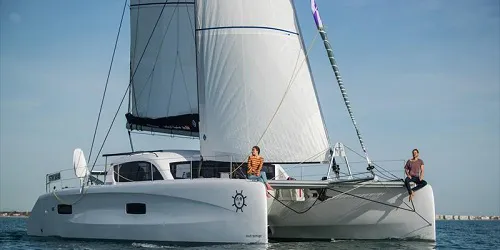 Live real-time iconic ship tracking of La Vagabonde from YouTube Channel