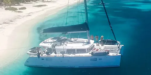 Live real-time iconic ship tracking of Parlay from YouTube Channel