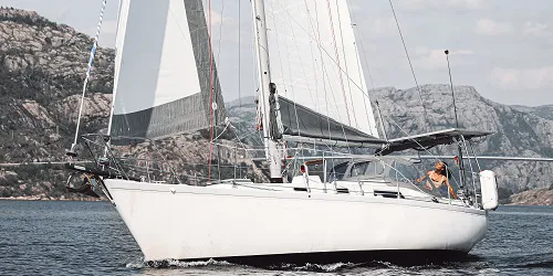 Live real-time iconic ship tracking of Uma from YouTube Channel